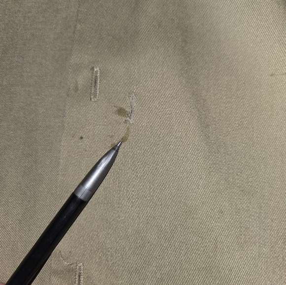 Dickies Classic Workshirt Men's Size Medium Khaki Has Small Hole & Stains - Picture 6 of 10